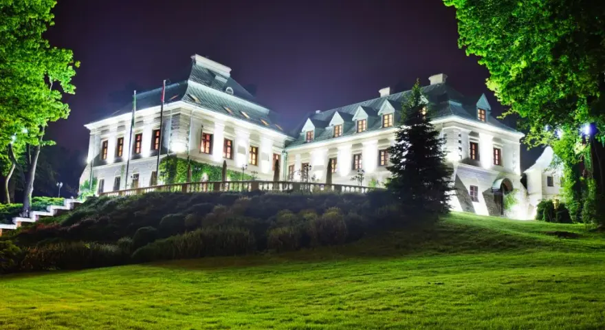 Najpiękniejsze dworki nad Wisłą: Wesele, SPA, weekend. Odkryj!
