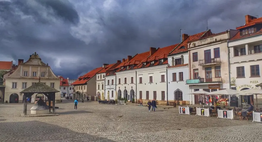 Kazimierz Dolny: Przewodnik po Perle Renesansu i Mieście Artystów