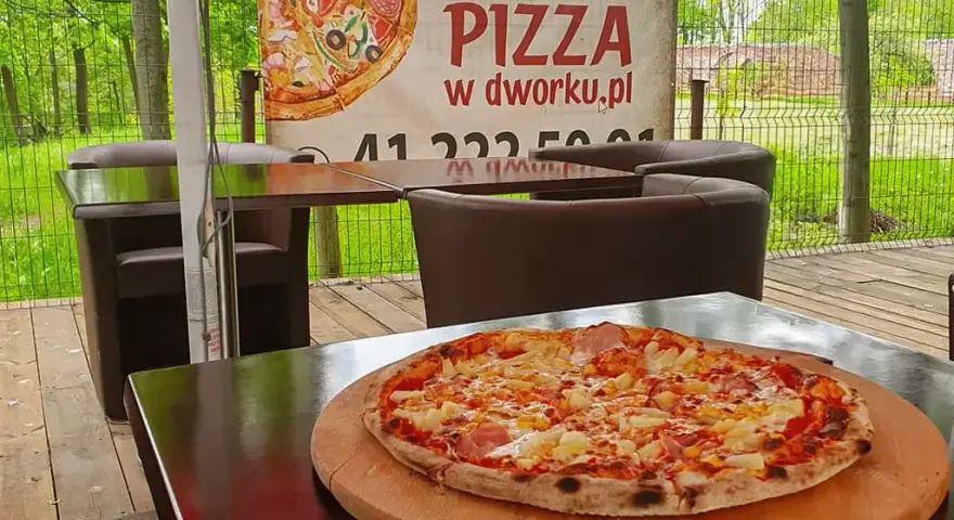 Pizza w dworku: Odkryj unikalne smaki i historię w Polsce!