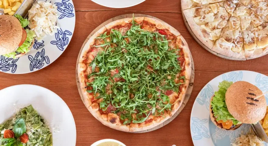 Skalny Dworek Brenna: Pełne menu, pizza z pieca i dostawa
