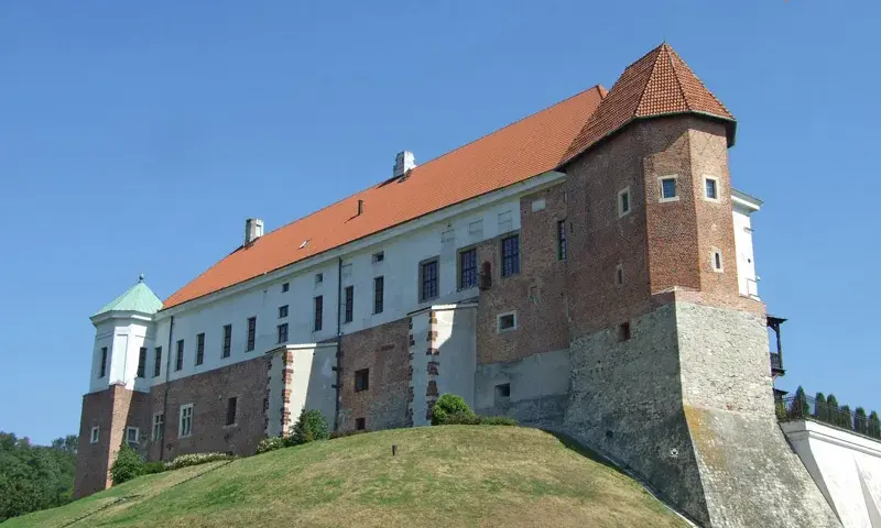 Dworek Ojca Mateusza: Adres, zwiedzanie i atrakcje Sandomierza